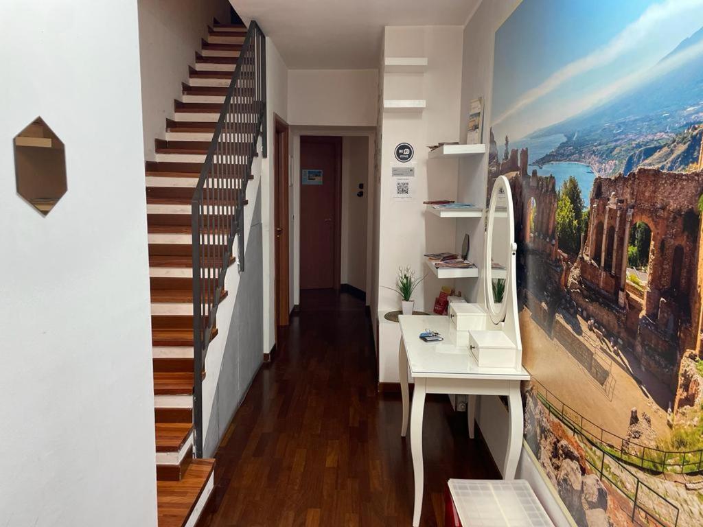 Locami Holiday&Rooms Suite Jolanda Катания Екстериор снимка